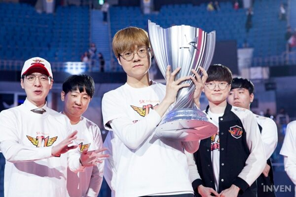 League of Legends: Community Korean after the spring LCK Finals 2019 between SKT vs GRF: "Faker! SKT! Long live the King !!!" 5