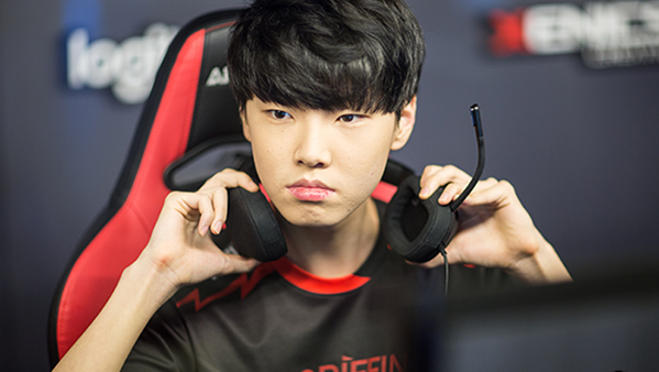 League of Legends: Interesting anecdote about Korean superstar - 3rd-Class Demon King Faker used to be a "boss", surpassing Deft 5