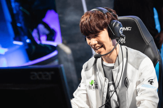 League of Legends: Transfer rumor 5 - SKT prepares a contract for TheShy for $ 10 million? 4