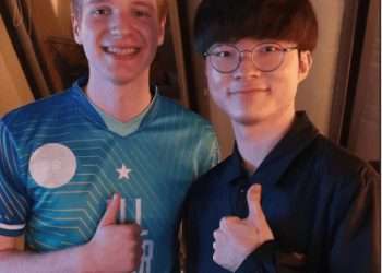 League of Legends: Jankos is happy to have his picture taken with Faker 9