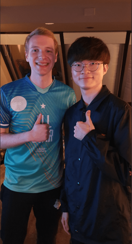 League of Legends: Jankos is happy to have his picture taken with Faker 1
