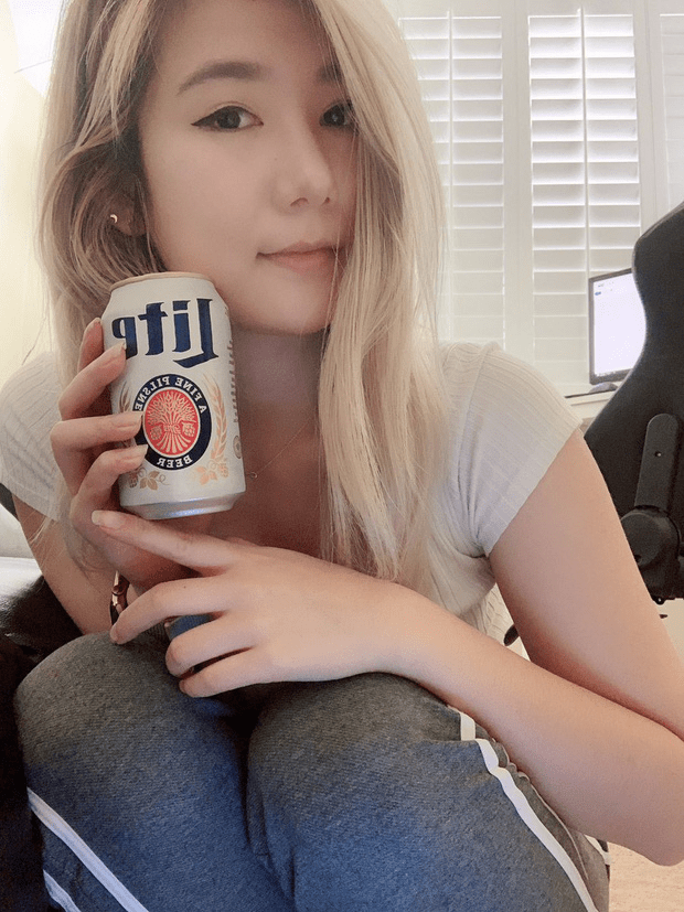 League of Legends: See the beauty of female streamer Becca - Hotgirl at All Star this year 2