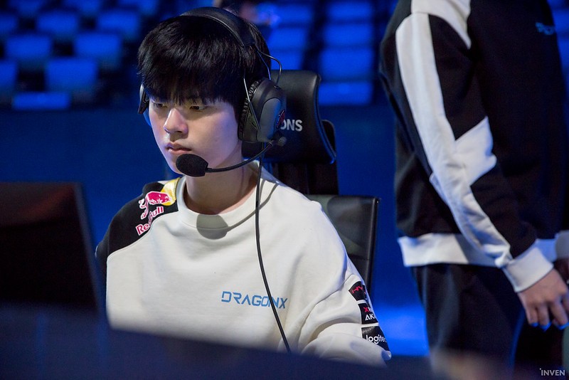 League of Legends: Super ADC Deft reached 1500 kills in the match between DRX and KT Rolster, just only 90 more kills points to break Uzi' record. 3