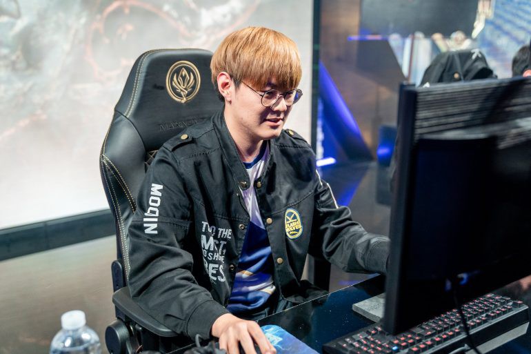 League of Legends: Moojin - the Korean LoL star, who used to attend World Championship, got burned badly in a fire!!! 1