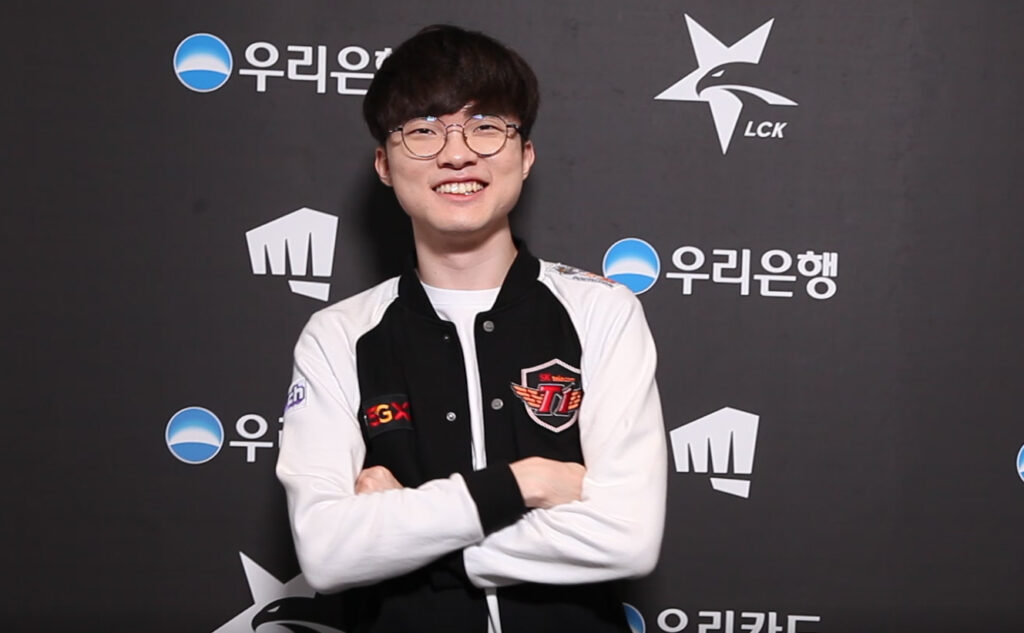Faker was too charming that 3 Kpop stars became fans of him 4