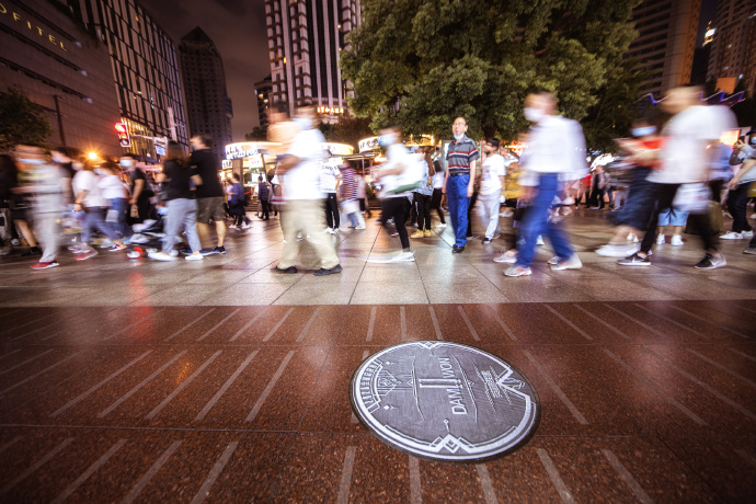 Worlds 2020 teams' logos on the manhole covers of Shanghai streets 11
