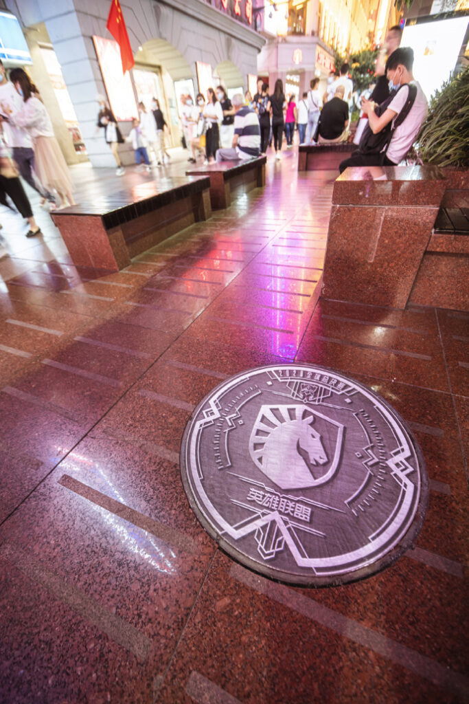 Worlds 2020 teams' logos on the manhole covers of Shanghai streets 13