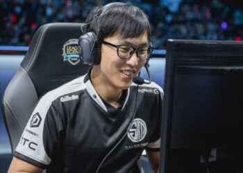 Doublelift talked about inviting Palette or SwordArt into Team SoloMid after his retirement in November 2020. 3