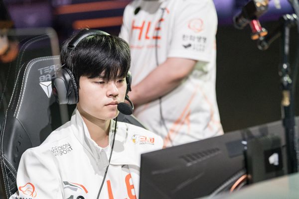 T1 Gumayusi considered himself as best bot lane in the World, got destroyed by HLE Deft at LCK Summer 2021 1