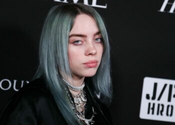 Billie Eilish might make a collaboration with Riot Music in the future 6