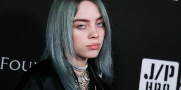 Billie Eilish might make a collaboration with Riot Music in the future 4