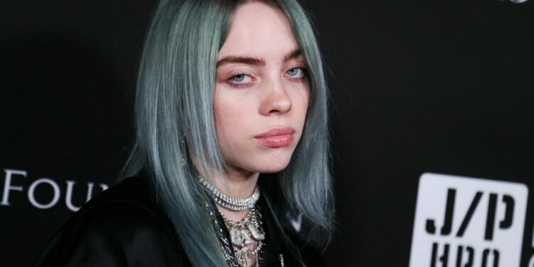 Billie Eilish might make a collaboration with Riot Music in the future 1