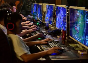 LPL fans raise concerns around China's new policy that limits kids under 18 to three hours of video gameplay each week 1
