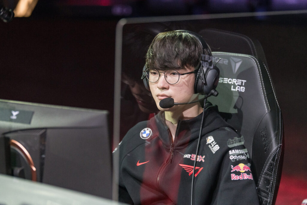 Faker: "LCK’s mid lane talent pool at Worlds this year is the strongest." 2