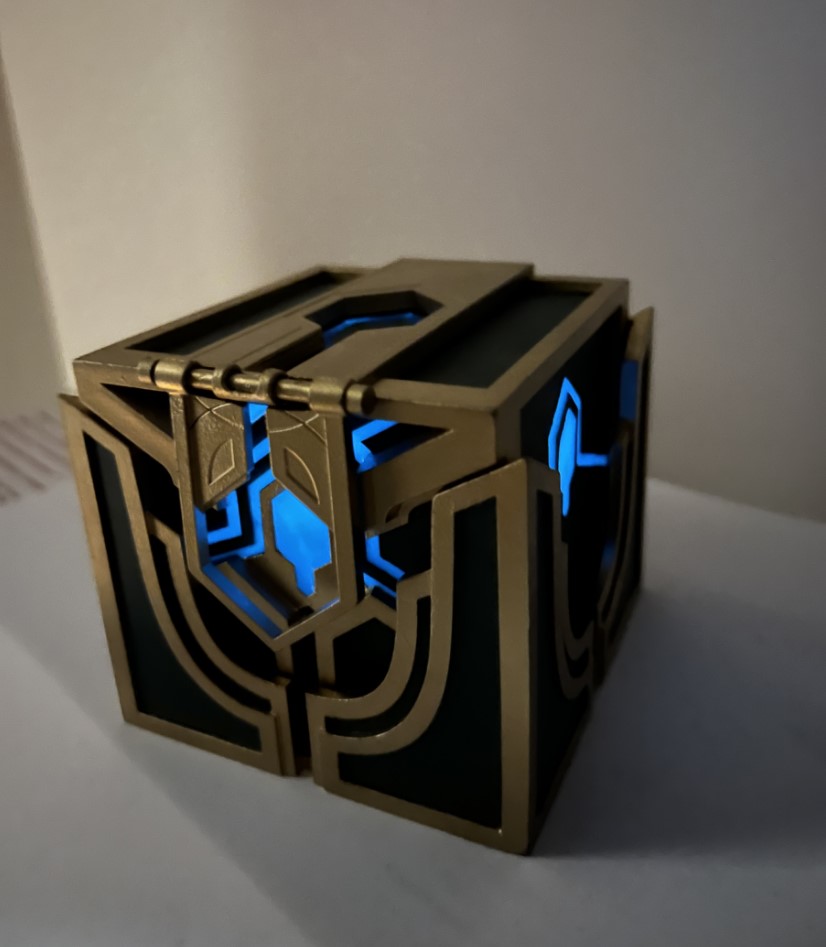 League players proposed with a real-life Hextech Chest 2